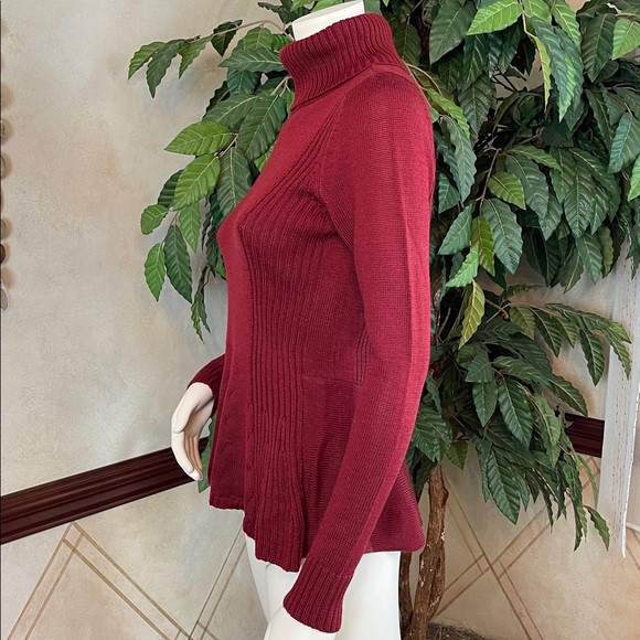 THE LIMITED BURGUNDY TURTLENECK WITH PEPLUM - Picture 3 of 9